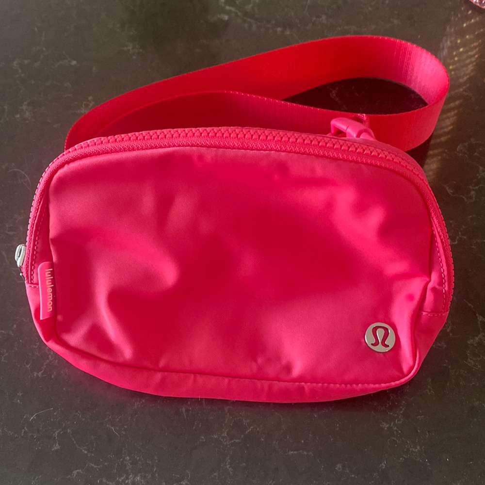 NWOT Lululemon Belt Bag (Lipstick)